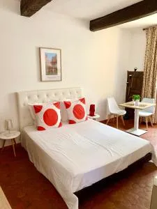 le 1835, studio rouge-Corail - Estoublon