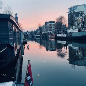 Houseboat Bonnie