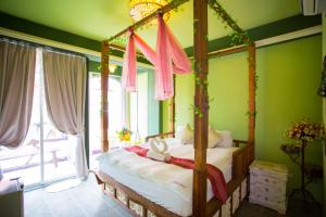 Alice Garden Double Room with Balcony and Bathtub