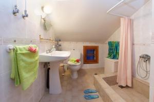 ALEX & ADAS DREAM HOUSE IN FISCARDO