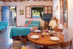 ALEX & ADAS DREAM HOUSE IN FISCARDO