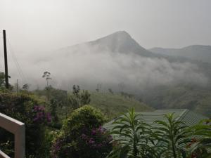 The Kissing Mountains