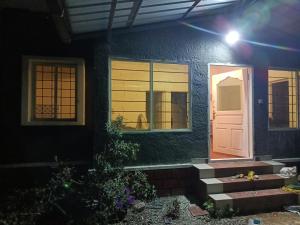 The Kissing Mountains