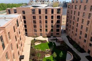 Luxury One Bedroom Apartment Within the City Walls