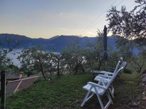 CasaDolcelago Marone Villa con Giardino Vista Lago Private Parking