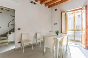 Deluxe Apartment room in UFFIZI Suite I in Florence-hosted by Sweetstay