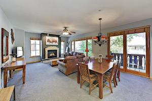 Two-Bedroom Apartment room in Arrowhead Village Slope-Side Condo with Hot Tub condo