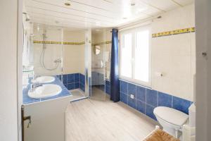 Hotels le saint Hubert : Chambre Triple Confort avec Douche