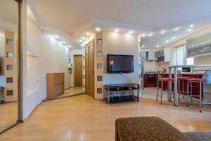 Three-room apartments on central district