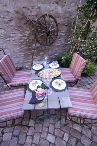 B&B / Chambres d'hotes LA TOUR des fees-spa : photos des chambres