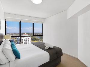 Hinterland Views 2BR apartment - Sierra Grand - CoastHM