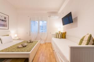 Apartment at Megaro Mousikis st semi basement 1bed 2 pers by MPS