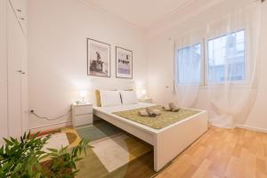 Apartment at Megaro Mousikis st semi basement 1bed 2 pers by MPS