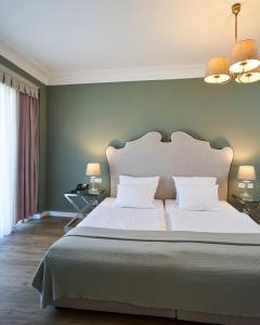 Deluxe Double or Twin Room - Minibar drinks free of charge room in Hotel Monopol - Central Station