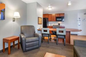 Queen Suite -Non Smoking room in MainStay Suites
