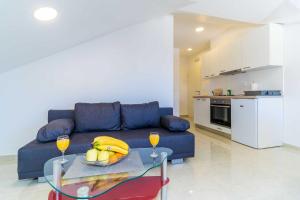 One-Bedroom Apartment with Sea View room in Apartments Šmanjak