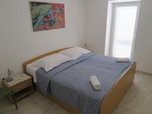 Old Fishermans House w 3BD, balcony and terrace by the Sea