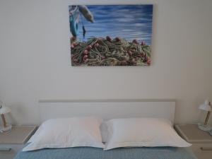 Old Fishermans House w 3BD, balcony and terrace by the Sea