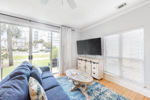 One-Bedroom Apartment room in Nantucket Rainbow Cottages 03