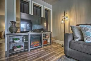 Pool Access Condo with Patio in Afton