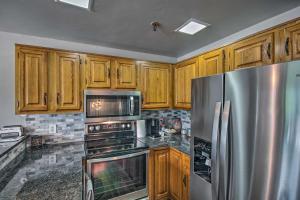 Pool Access Condo with Patio in Afton