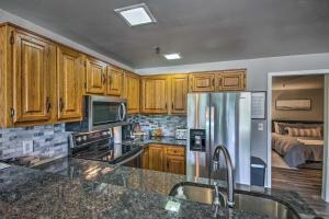 Pool Access Condo with Patio in Afton