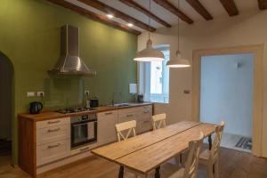 Hadithi Trieste, tra Le Rive e Piazza Unità