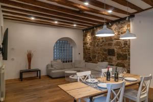 Hadithi Trieste, tra Le Rive e Piazza Unità