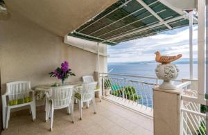 Apartment with sea view II