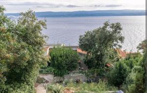 Apartment with sea view II