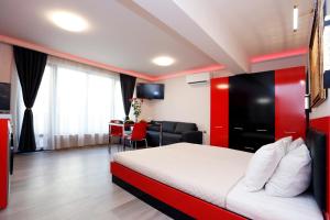 Deluxe 2 Studios City Center