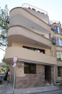 Deluxe 2 Studios City Center