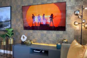 Departamento de lujo en suite, en el piso 38, Las Condes, costado de parques y malls