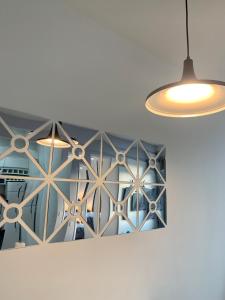 707- Apartamento Encantador, amplo e decorado, quarto, sala, cozinha, mobiliario moderno, cozinha completa com utensílios , Excelente vista da cidade e localização privelegiada no bairro Bigorrilho