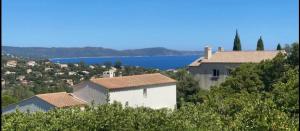 Villas VILLA PERLA SAINT-TROPEZ CAVALAIRE-SUR-MER, 3-5 chambres, vue mer, piscine chauffee : photos des chambres