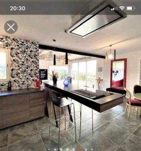 Villas VILLA PERLA SAINT-TROPEZ CAVALAIRE sur MER, 3-5 chambres, vue mer, piscine chauffee avril a octobre : photos des chambres