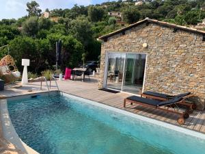 Villas VILLA PERLA SAINT-TROPEZ CAVALAIRE-SUR-MER, 3-5 chambres, vue mer, piscine chauffee : photos des chambres