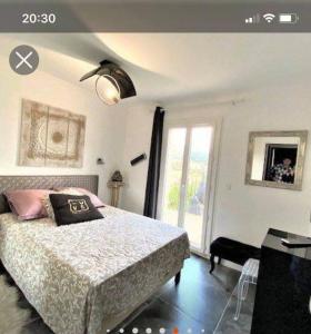 Villas VILLA PERLA SAINT-TROPEZ CAVALAIRE sur MER, 3-5 chambres, vue mer, piscine chauffee avril a octobre : photos des chambres