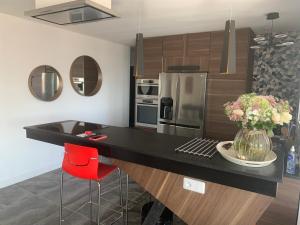 Villas VILLA PERLA SAINT-TROPEZ CAVALAIRE sur MER, 3-5 chambres, vue mer, piscine chauffee avril a octobre : photos des chambres