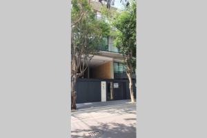 Increible Loft frente al WTC, Napoles