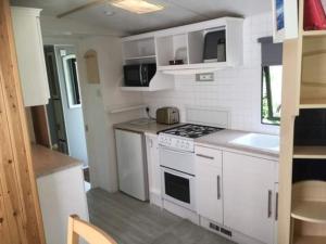 Glamping Hut - Sleeps 2 hot tub & parking