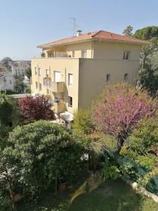 Villa Soraya , quiet location with big garden near beach and old town of NICE - 卡罗