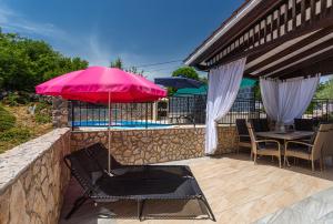 Apartment With A Private Swimming Pool, Garden & BBQ 