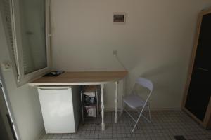 TAMARA, LITTLE ROOM WITH BED, BATHROOM, AIR CONDITIONG, WIFI, PARKING