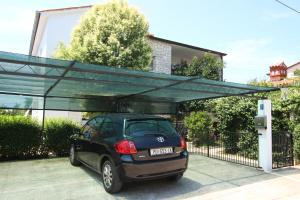 TAMARA, LITTLE ROOM WITH BED, BATHROOM, AIR CONDITIONG, WIFI, PARKING