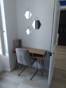 Les Volets Bleus - Refaits a neuf, deux appartements et un studio, Jardin : photos des chambres