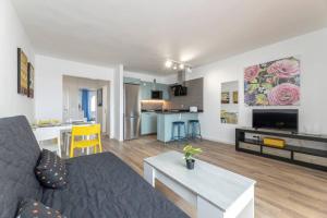 The Colors House (645) near the beach