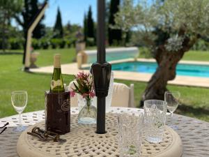 Appartements Amity. Exclusive poolside garden apartment : photos des chambres