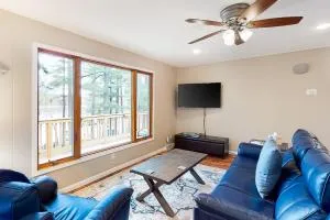 Dreams on the Lake - Tomahawk