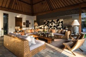 Villa Tiga Puluh, 7 Bedrooms Private Villa in Seminyak